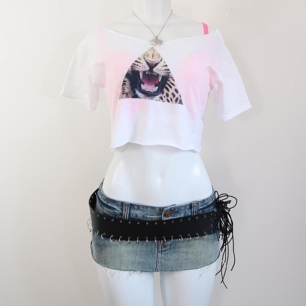 y2k tiger graphic off shoulder cropped tee indie sleaze - Picture 4 of 5